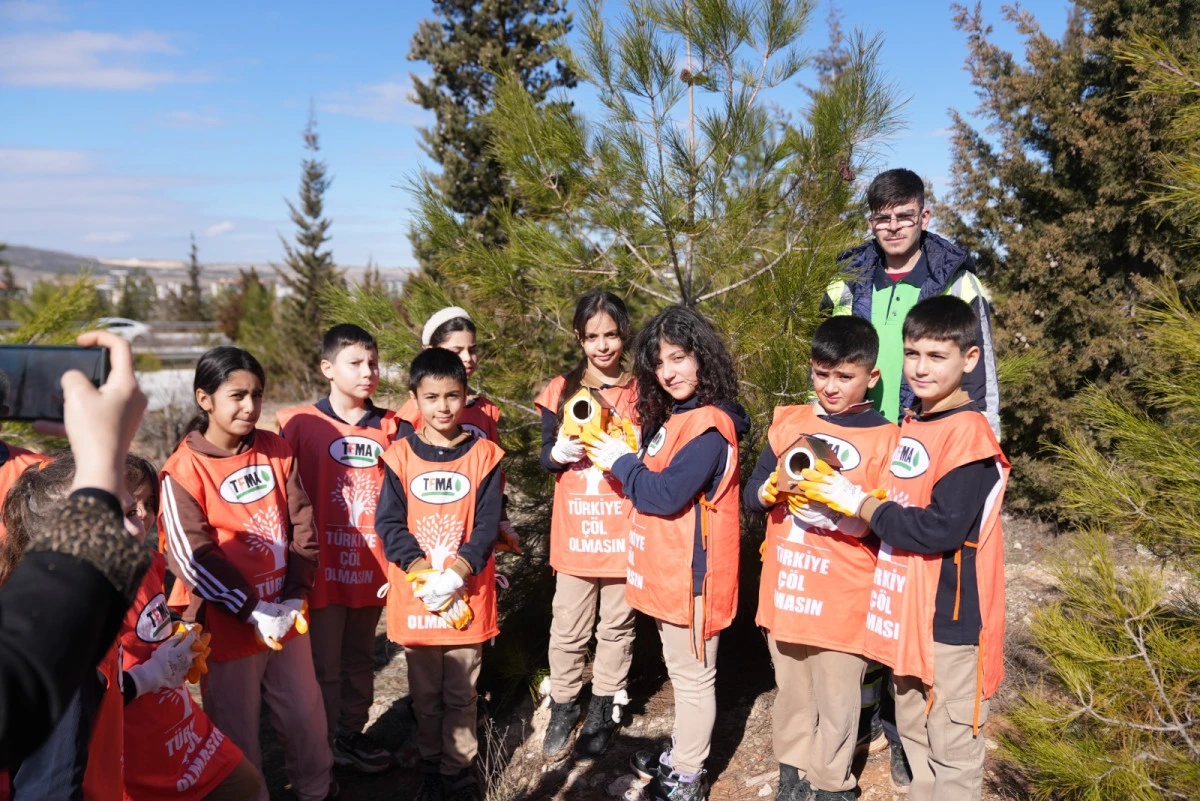 ŞEHİTKAMİLDE MİNİK ELLERDEN DOĞAYA B&Uuml;Y&Uuml;K KATKI