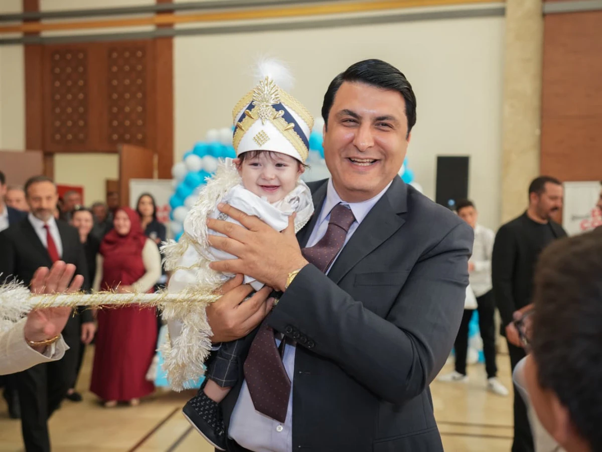 ŞEHİTKAMİL&rsquo;DE TOPLU S&Uuml;NNET COŞKUSU