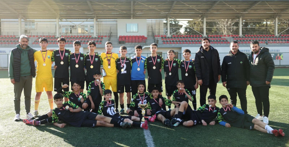 ŞEHİTKAMİL'İN GEN&Ccedil; KRAMPONLARI GAZİANTEP'İ T&Uuml;RKİYE ŞAMPİYONASI'NDA TEMSİL EDECEK