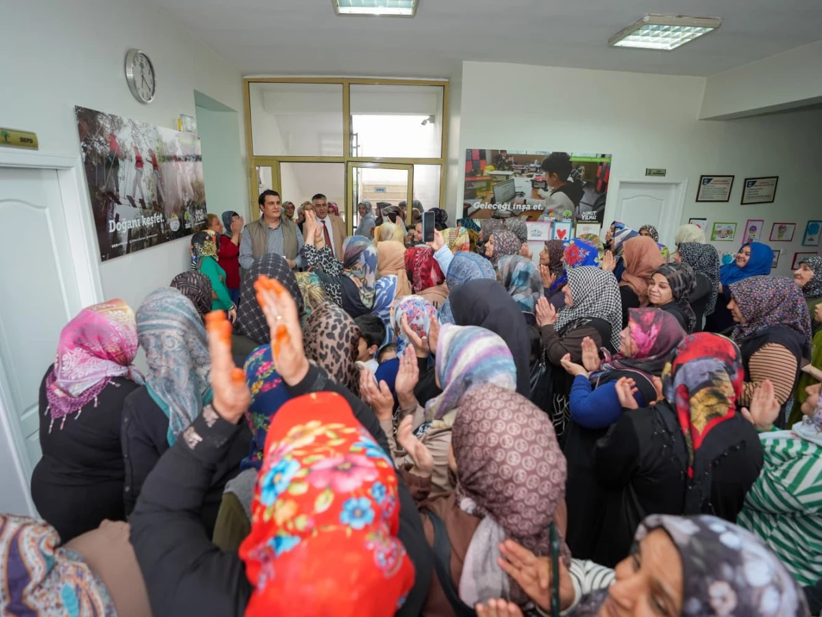 SOKAK SOKAK GEZEN BAŞKAN YILMAZ&rsquo;A MAHALLELERDE YOĞUN İLGİ