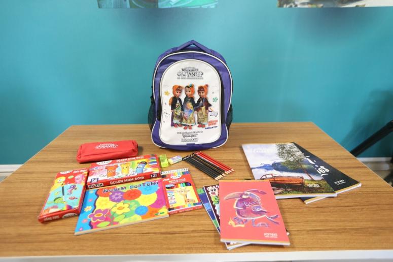 75 BİN İLKOKUL 1&rsquo;İNCİ SINIF &Ouml;ĞRENCİSİNE &Ccedil;ANTA VE KIRTASİYE MALZEMELERİ B&Uuml;Y&Uuml;KŞEHİR&rsquo;DEN