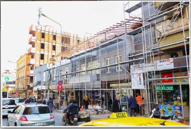 B&Uuml;Y&Uuml;KŞEHİR, İN&Ouml;N&Uuml; CADDESİ'NDE BİNA CEPHELERİNİ YENİLİYOR