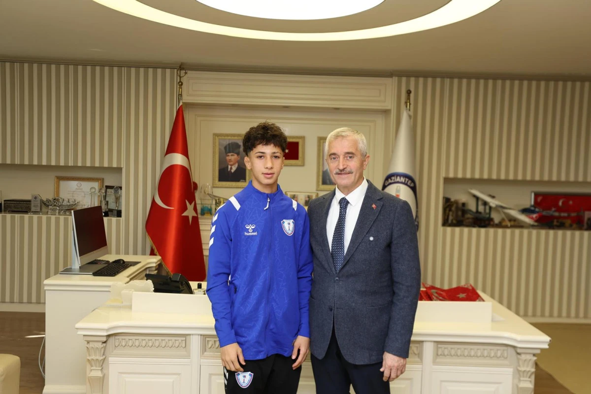 U17 AVRUPA ŞAMPİYONASI&rsquo;NDA MUHAMMED G&Ouml;LHA&rsquo;DAN G&Uuml;M&Uuml;Ş MADALYA
