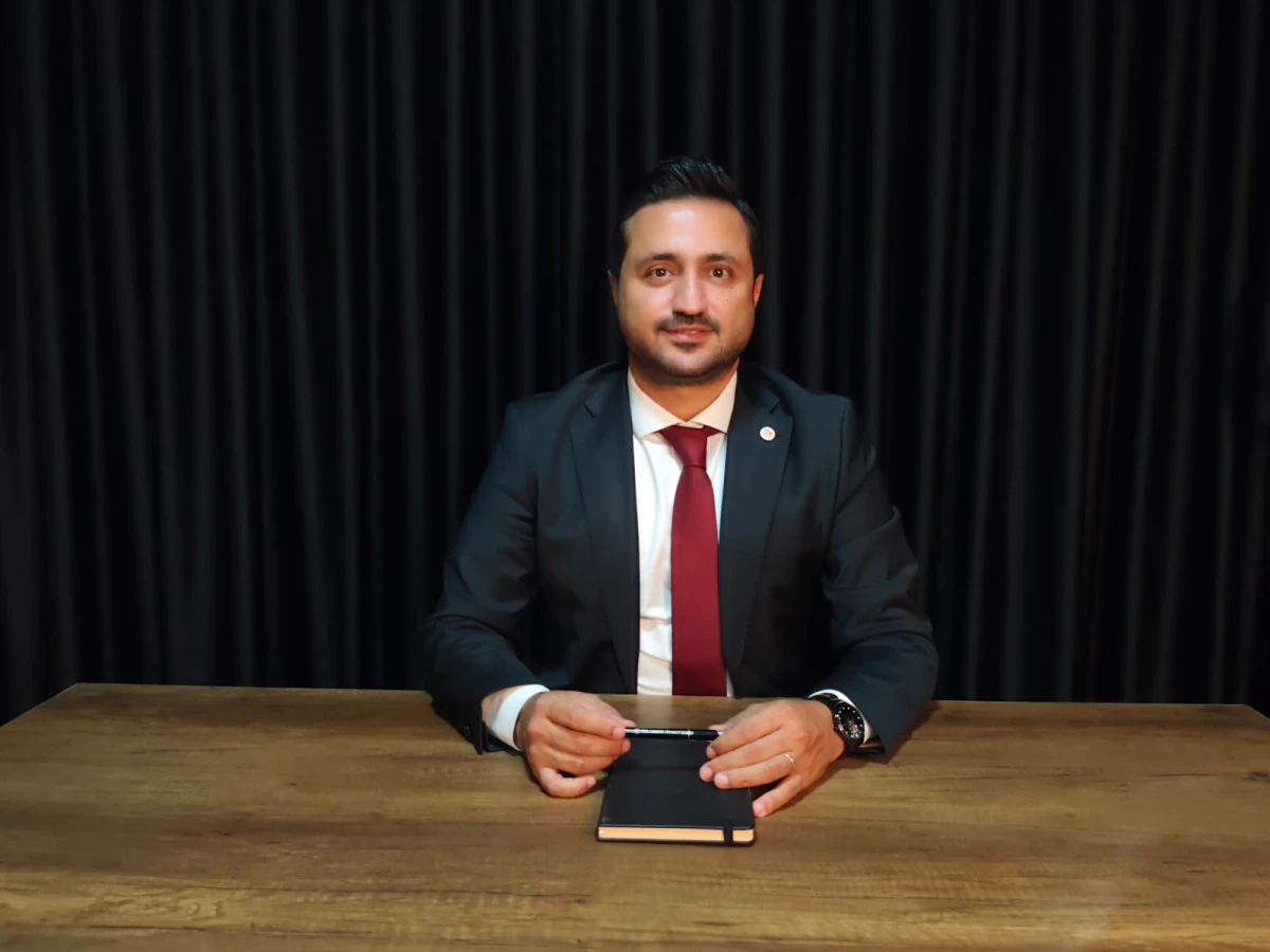  Yeni Parti&rsquo;de siyaset sokaktan başlayacak